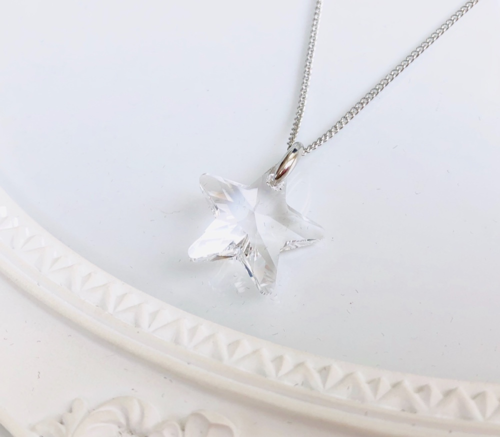 すぐ届く＊送料込＊SWAROVSKI Insigne 星 スター ネックレス 楽天市場】スワロフスキー スパークリング ダンス ネックレス 星