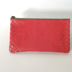 パイソン錦蛇革本革・財布にも使える通帳ケース  濃いピンク 1枚目の画像