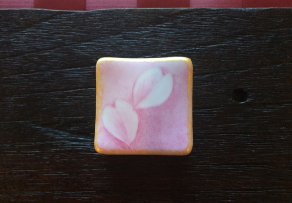 [送料無料] 桜の花びら 箸置き 1枚目の画像