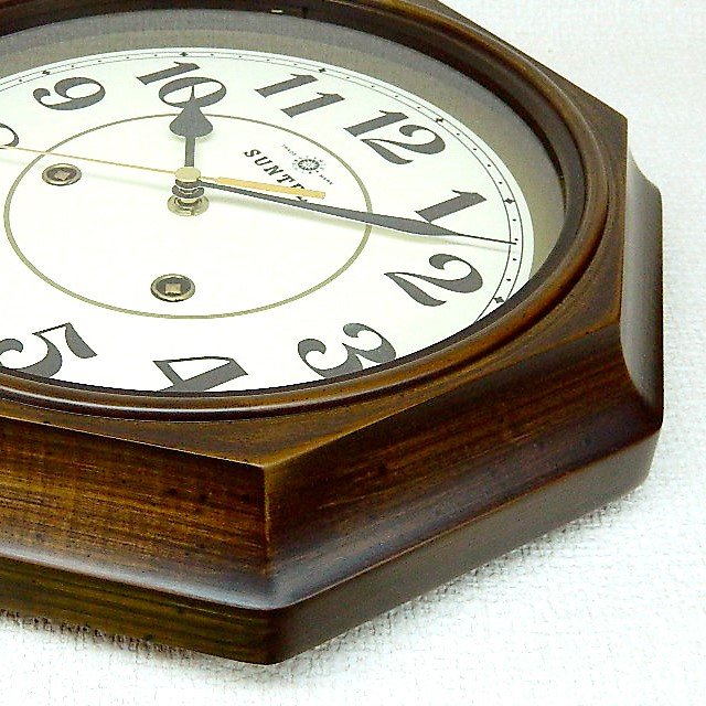 天然木を加工したＥＵスタイルのクラシカル電波掛け時計 八角形