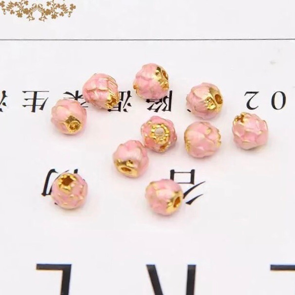 ピンクの蓮花ビーズ　6mm 1枚目の画像