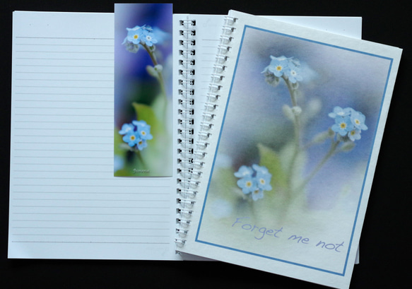 青い忘れな草のノートとしおり 3枚目の画像