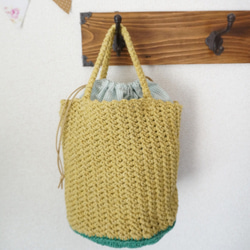 網代編み風手編みのかごバッグ（丸底）巾着袋付き【送料無料】 1枚目の画像