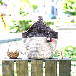 どんぐりのバック　ハンドメイド 佐藤ちひろ×the linen bird りすとどんぐりの刺繍ミニバッグ