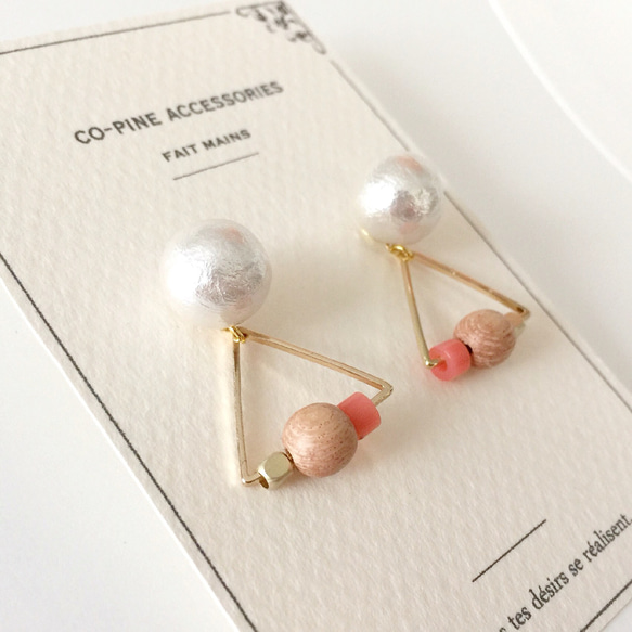 Cotton pearl & wood beads triangle pierce_PIC065 3枚目の画像