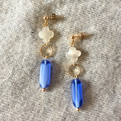 Flower shell & vinage blue beads pierce_PIC117 1枚目の画像