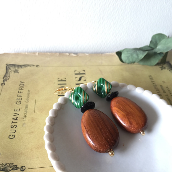 Wood beads & vintage square chez button pierce_153 1枚目の画像