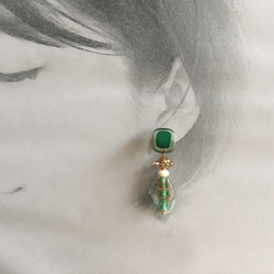 Green button and glass beads pierce_PIC154 5枚目の画像