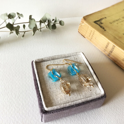 Square blue button and clear gold beads pierce_PIC164 4枚目の画像