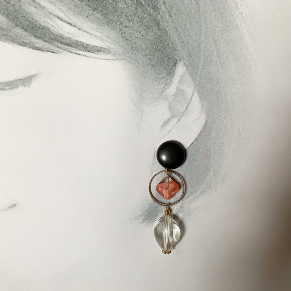 Dark gray button and pink beads pierce_PIC195 4枚目の画像