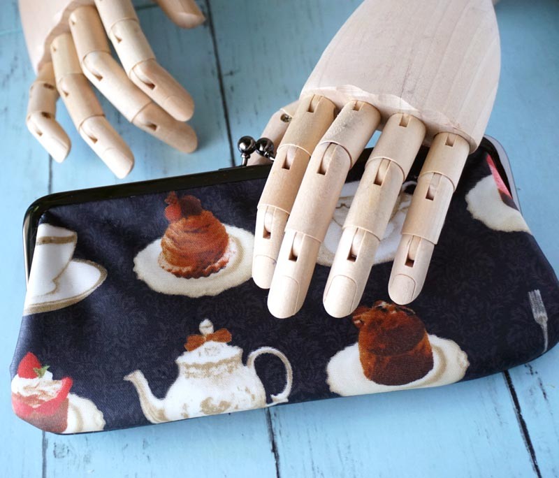 ティータイム柄シンプルがま口長財布(ラミネート✕PUレザー) 5,928円