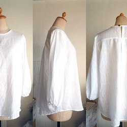 真っ白リネン襟なしプルオーバーブラウス（ギャザースリーブ） 2枚目の画像