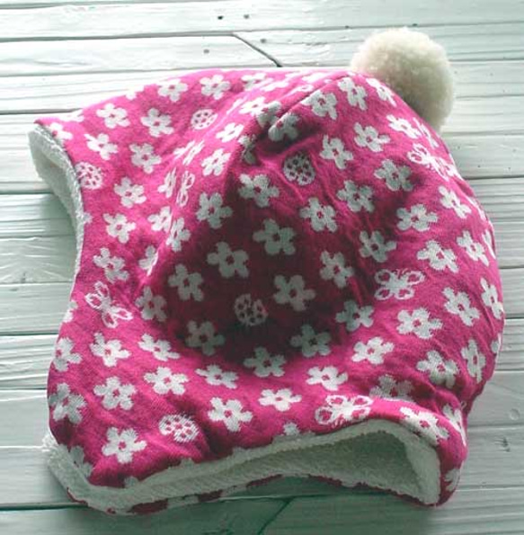 ピンク花柄のBABY耳当てニット帽子 1枚目の画像