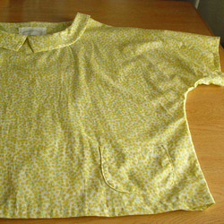 黄色ミモザ柄の衿付きチュニックブラウス 4枚目の画像