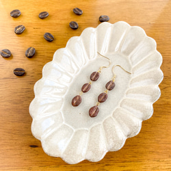 コーヒー豆3粒 木塑粘土ピアス(イヤリング変更可) 1枚目の画像