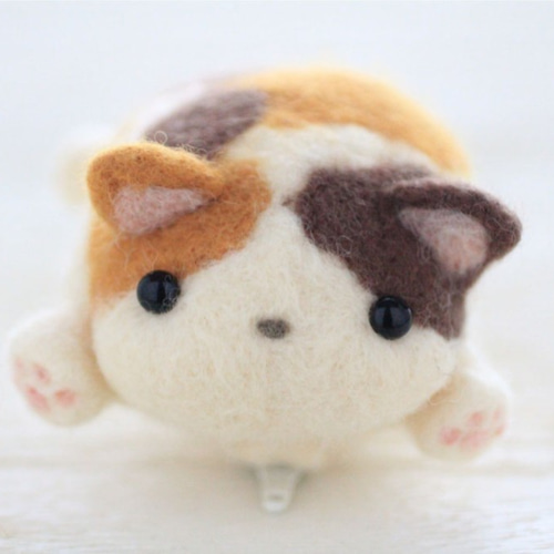 【在庫処分】 羊毛フェルト・三毛猫ポーチ ポーチ junjun 通販 11635854 財布・ケース・小物入れ
