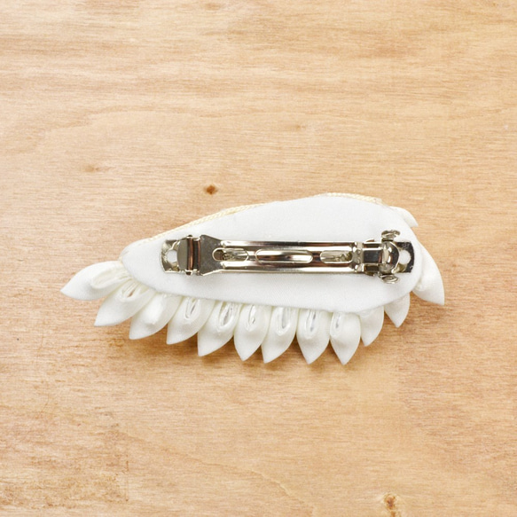 ブライダル・お呼ばれに つまみ細工髪飾り 天使の羽根バレッタ ガーネット 3枚目の画像