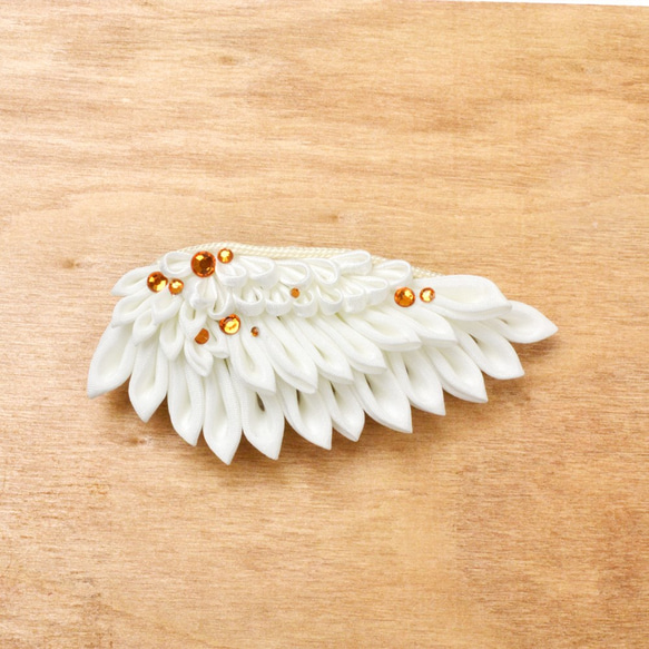 ブライダル・お呼ばれに つまみ細工髪飾り 天使の羽根バレッタ ガーネット 5枚目の画像