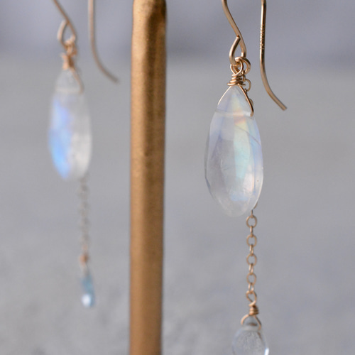 14kgf天然石「存在感が抜群のレインボームーンストーンをシンプルに