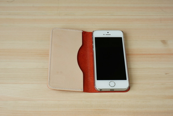牛革 iPhone5/5sカバー  ヌメ革  レザーケース  手帳型  レッドカラー 4枚目の画像