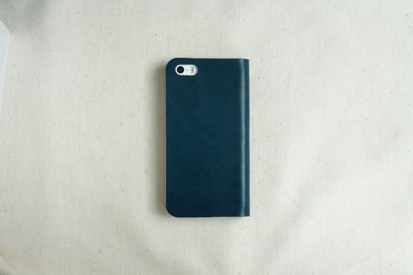 牛革 iPhone SE/5/5sカバー  ヌメ革  レザーケース  手帳型  ネイビーカラー 2枚目の画像