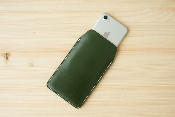 iPhone 全機種対応 レザー スリーブケース グリーン (17/17 Pro/17