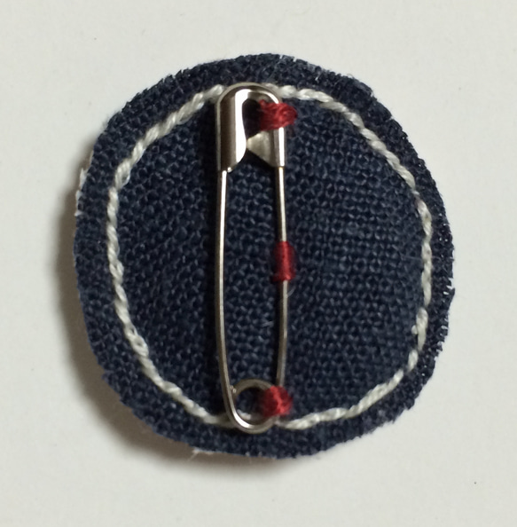 刺繍のブローチ【M】 2枚目の画像