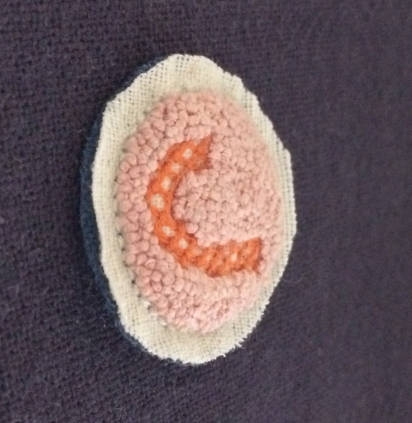 【受注製作】刺繍のブローチ【アルファベット】 3枚目の画像
