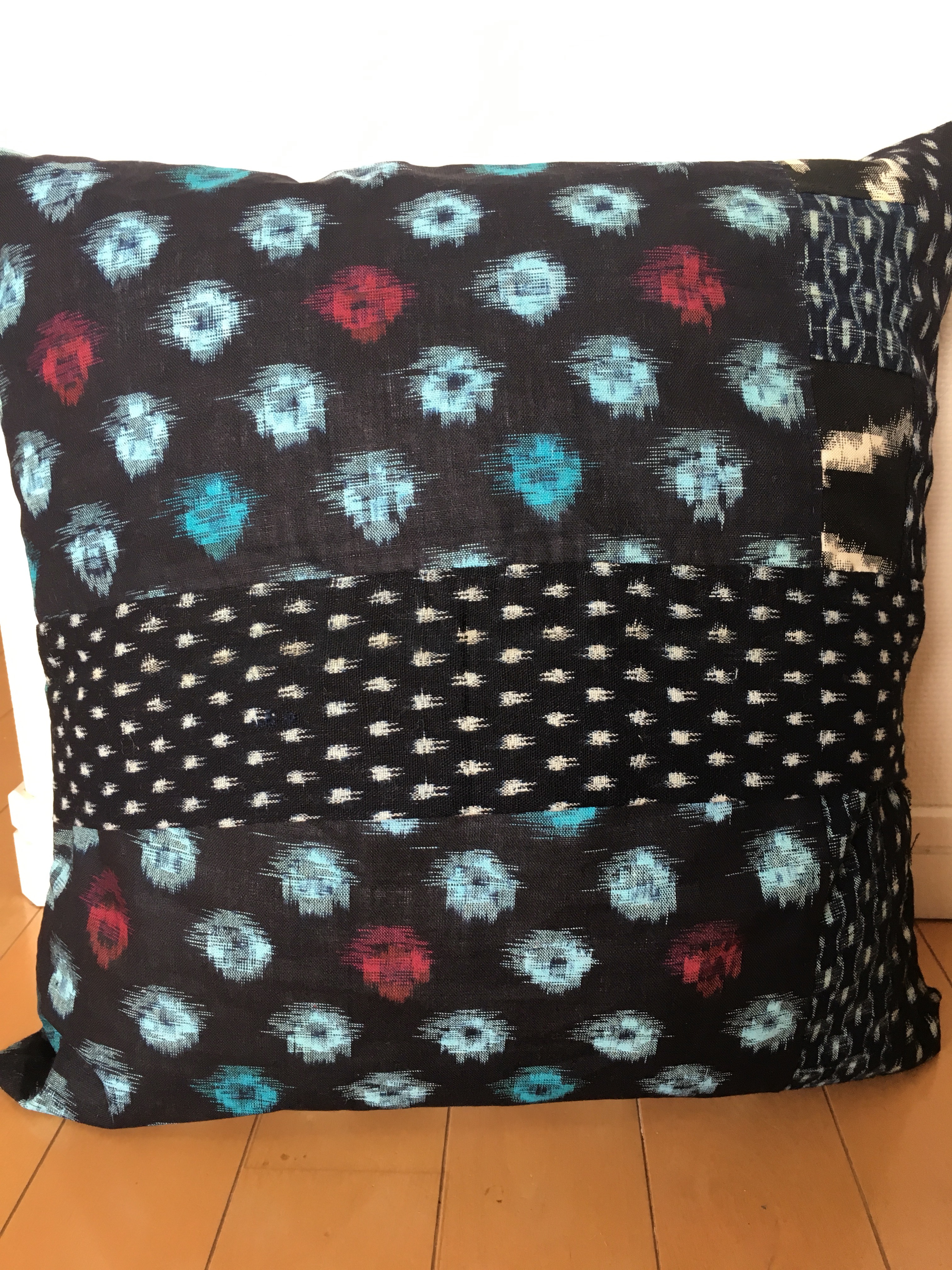 綿絣のパッチワーク・クッションカバー