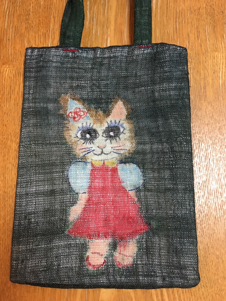 赤いドレスの猫ちゃん