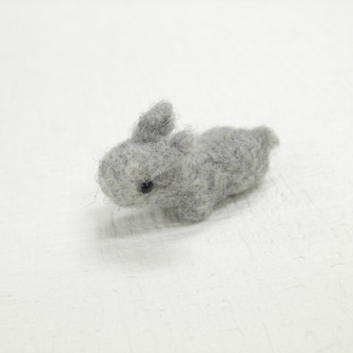 羊毛フェルト 灰色のうさぎ 羊毛フェルト ひつじのアトリエ 通販
