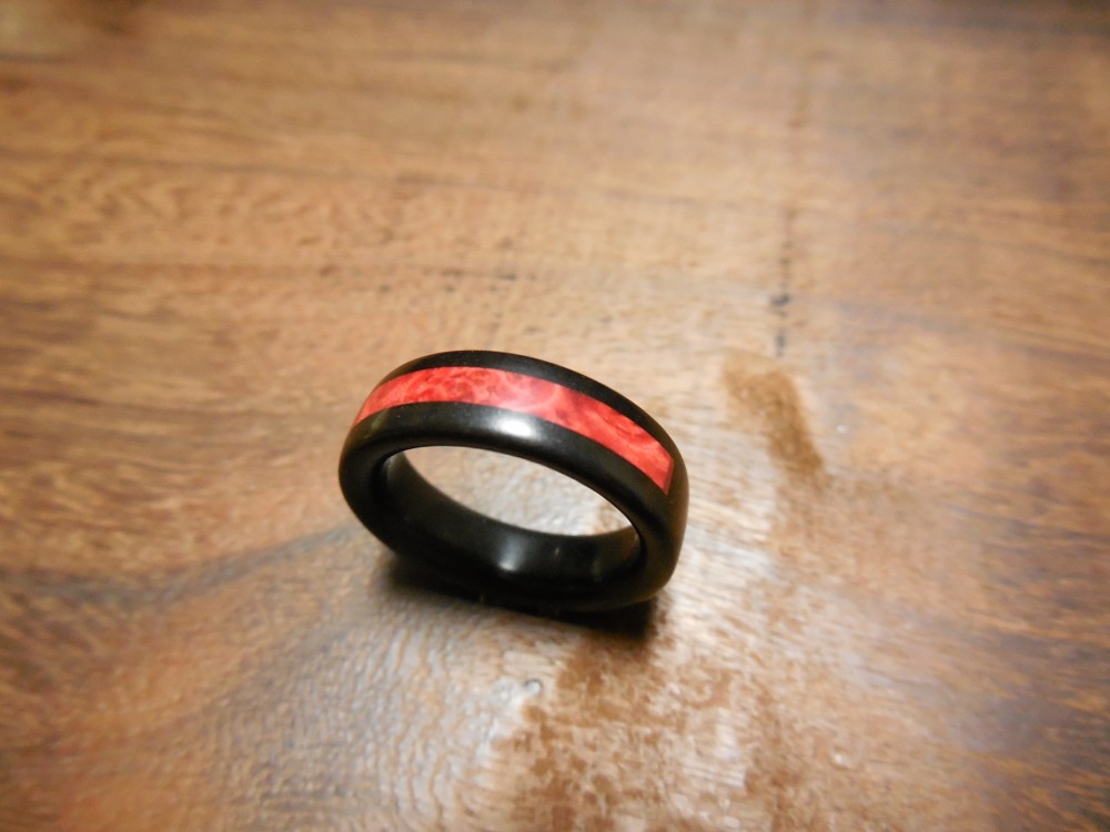 スタビライズドウッド(メイプル瘤)とアフリカンブラックウッドの寄木の指輪