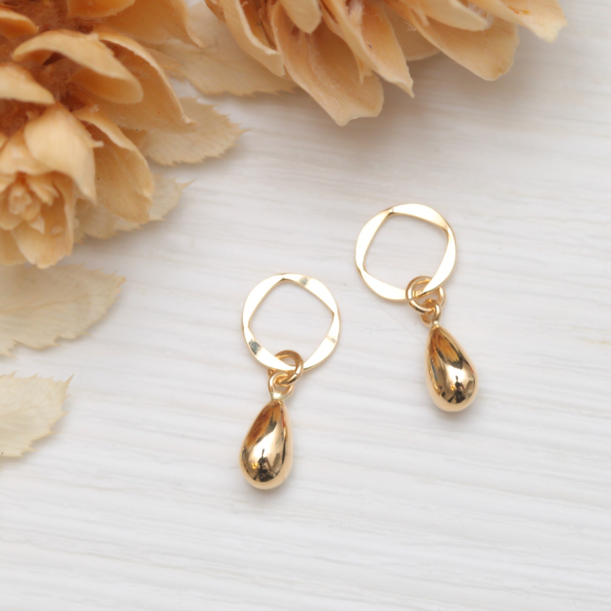【SEAL限定商品】 K18ゴールドピアリングチャーム〜花びらに露落ちて〜 イヤリング アクセサリー