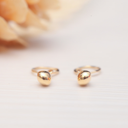 K18ゴールドピアリングチャーム〜花びらに露落ちて〜 イヤリング