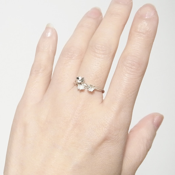 小小朵幸運草造型的戒指(銀色) 第4張的照片