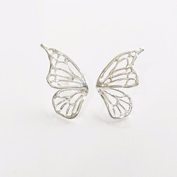 一翼蝴蝶翅膀造型耳針（銀色) 第1張的照片