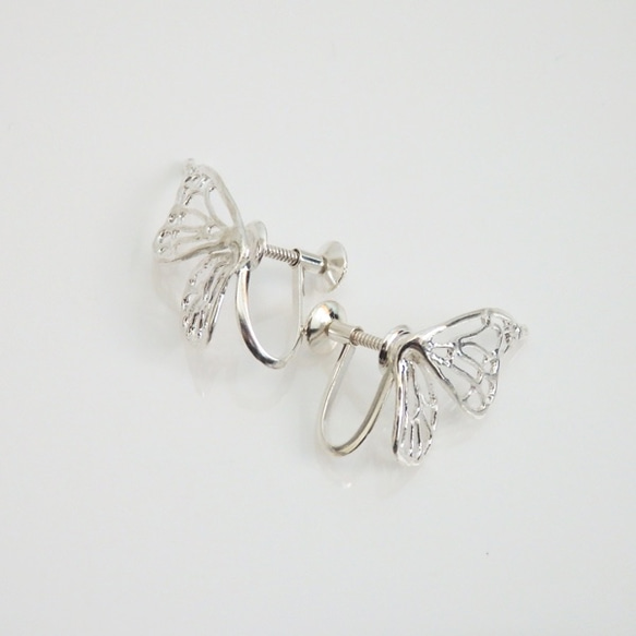一翼蝴蝶造型夾式耳環(銀色) 第2張的照片