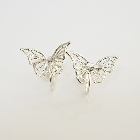 蝴蝶造型夾式耳環(銀色) 第1張的照片