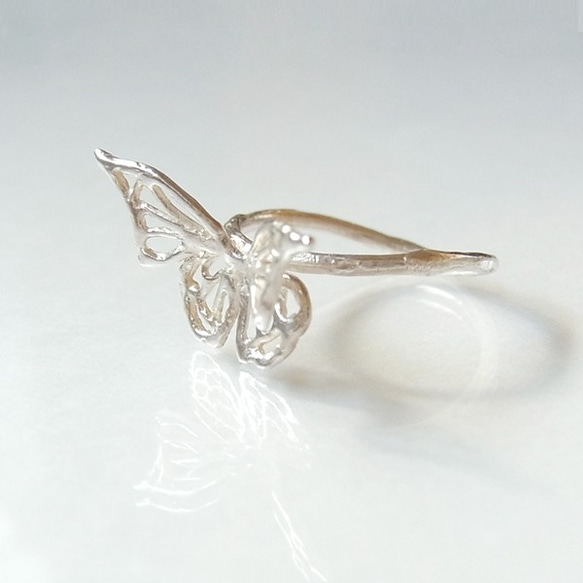 蝴蝶造型戒指(銀色) 第2張的照片