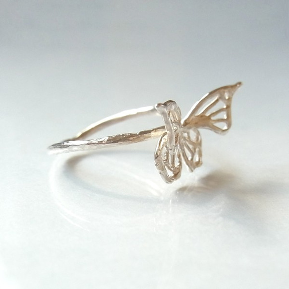 蝴蝶造型戒指(銀色) 第3張的照片