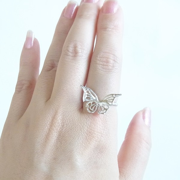 蝴蝶造型戒指(銀色) 第4張的照片
