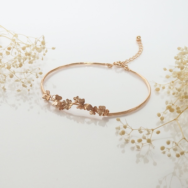 ＊ギフトで人気 幸せの四つ葉入り＊ クローバー畑のブレスレット(pink gold)