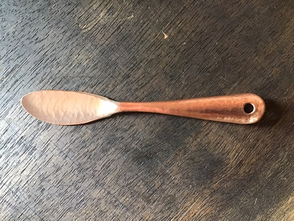 銅のバターナイフ（持ち手：立体タイプ　太め）※受注品 2枚目の画像