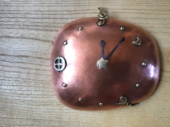 銅製　ぷっくりした家の壁掛け時計　※受注品 1枚目の画像