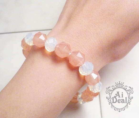 milky opal color bracelet＊送料無料 1枚目の画像