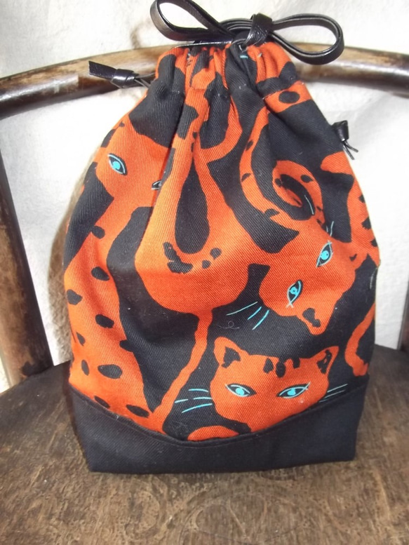 オレンジ猫柄の巾着ポーチ 3枚目の画像