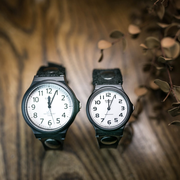絲絨與鞣製皮革 2TONE 手錶 / 類比指針 / 復古黑色 / 配對手錶 第2張的照片