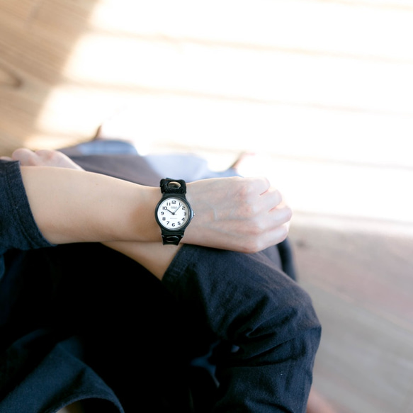絲絨與鞣製皮革 2TONE 手錶 / 類比指針 / 復古黑色 / 配對手錶 第3張的照片