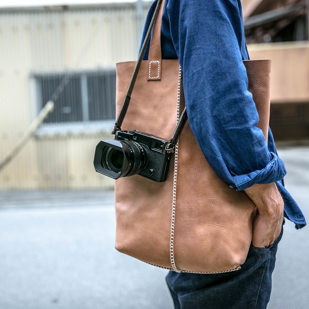 切落し本革レザートートバッグ縦長/サンドベージュ