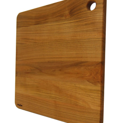 木製 カッティングボード まな板 【 国産ヤマザクラ無垢】 スクエアタイプ　Sサイズ 1枚目の画像